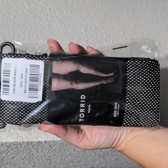 NEW Torrid Black Fishnet Tights Sz 00/0 0X NWT Halloween Plus Size Fishnets - Picture 4 of 6